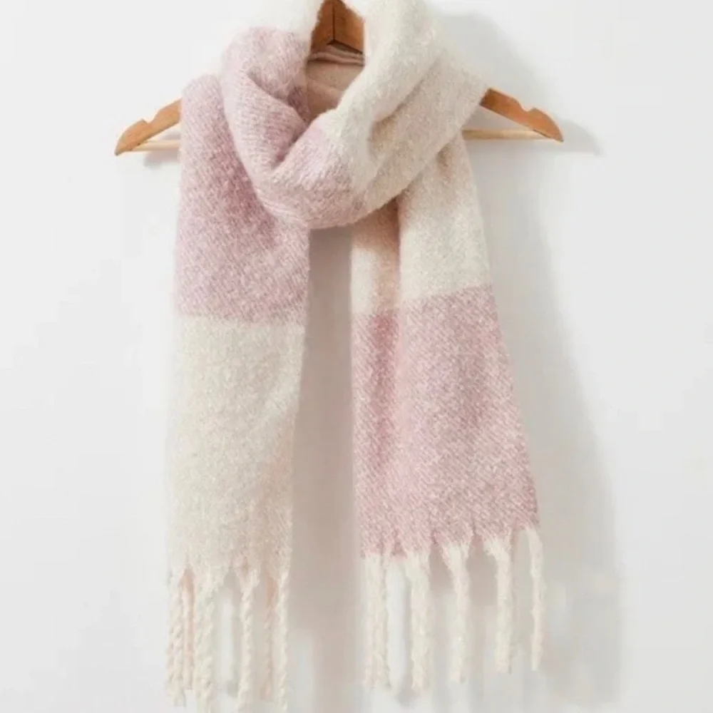 Scarf - Picture 6 of 13